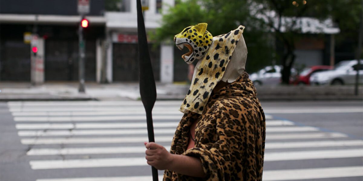 @Denilson Baniwa: der Jaguar-Schamane jagt in der Stadt